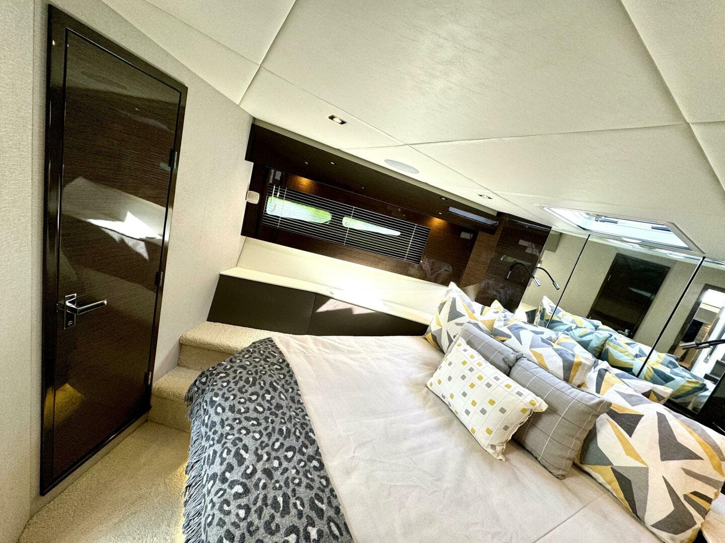 2020 Cruisers Yachts 50 Cantius — photo 31