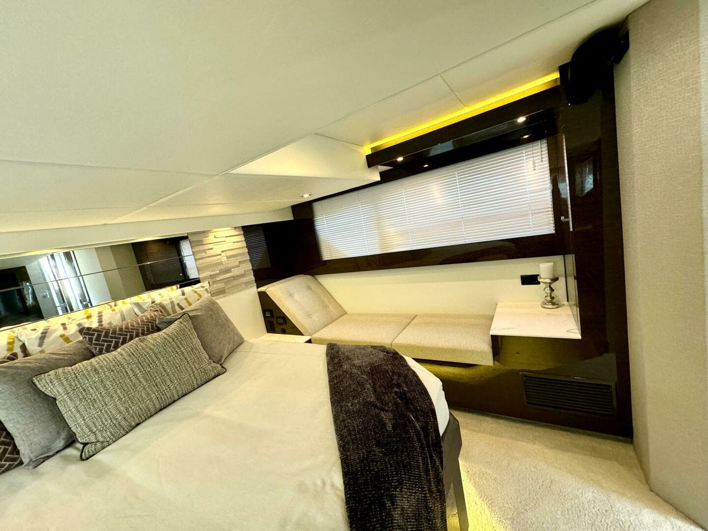 2020 Cruisers Yachts 50 Cantius — photo 25