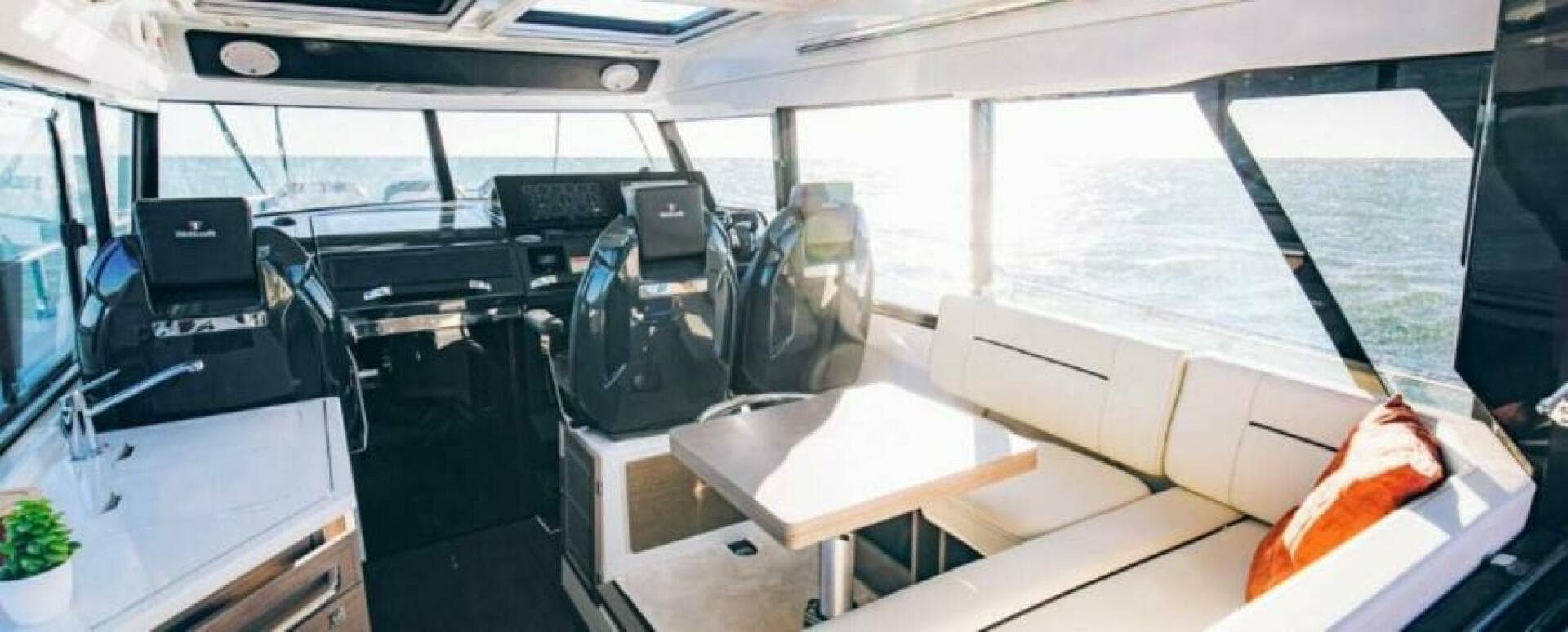 2025 Wellcraft 38 Explorer — photo 7