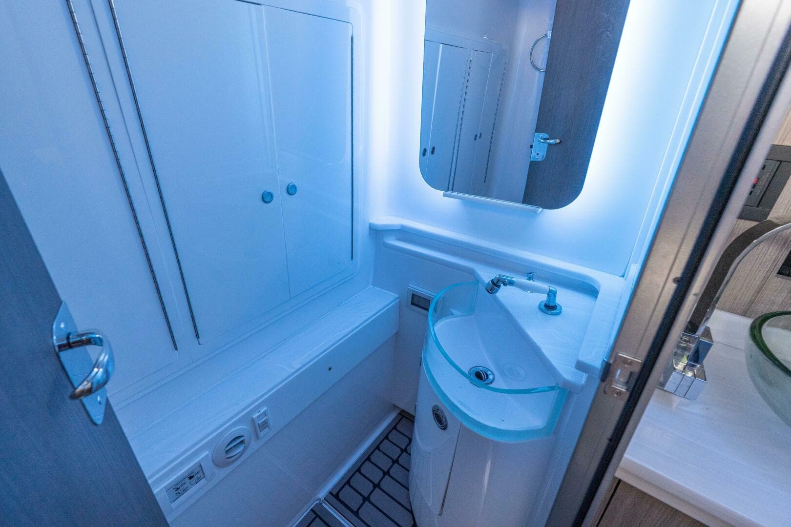 2022 Fountain 43 Nx — photo 59