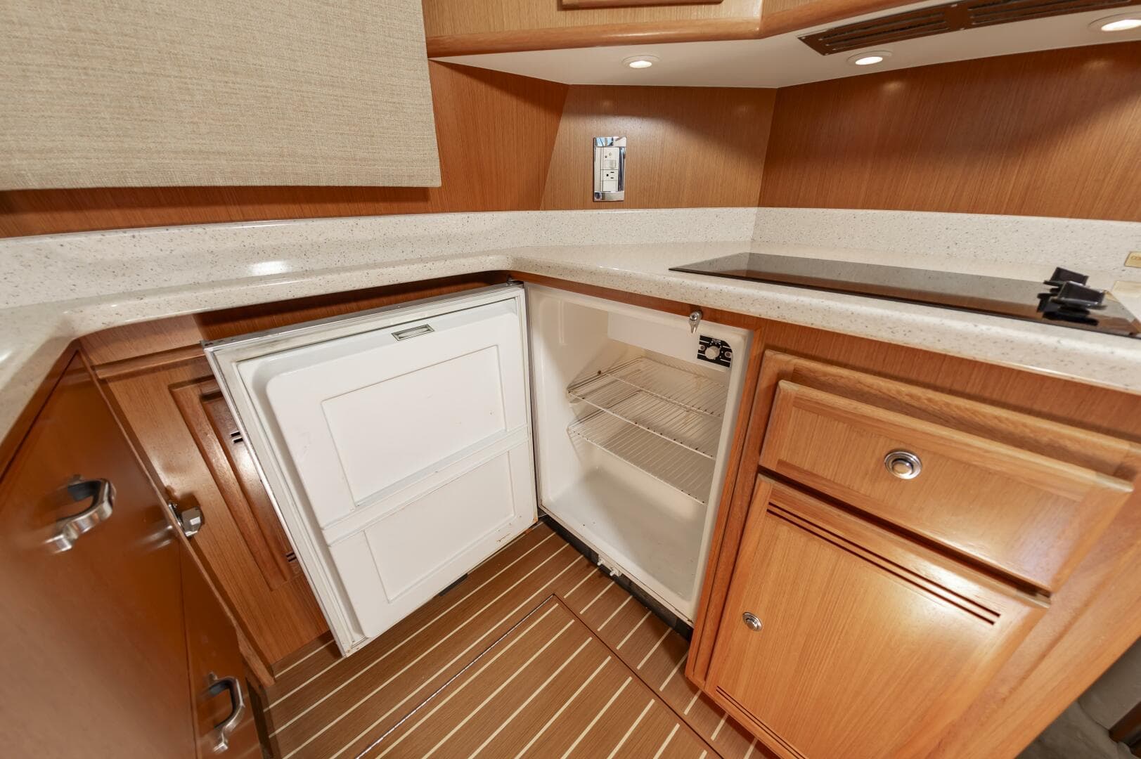 2008 Cabo 43 Convertible — photo 35