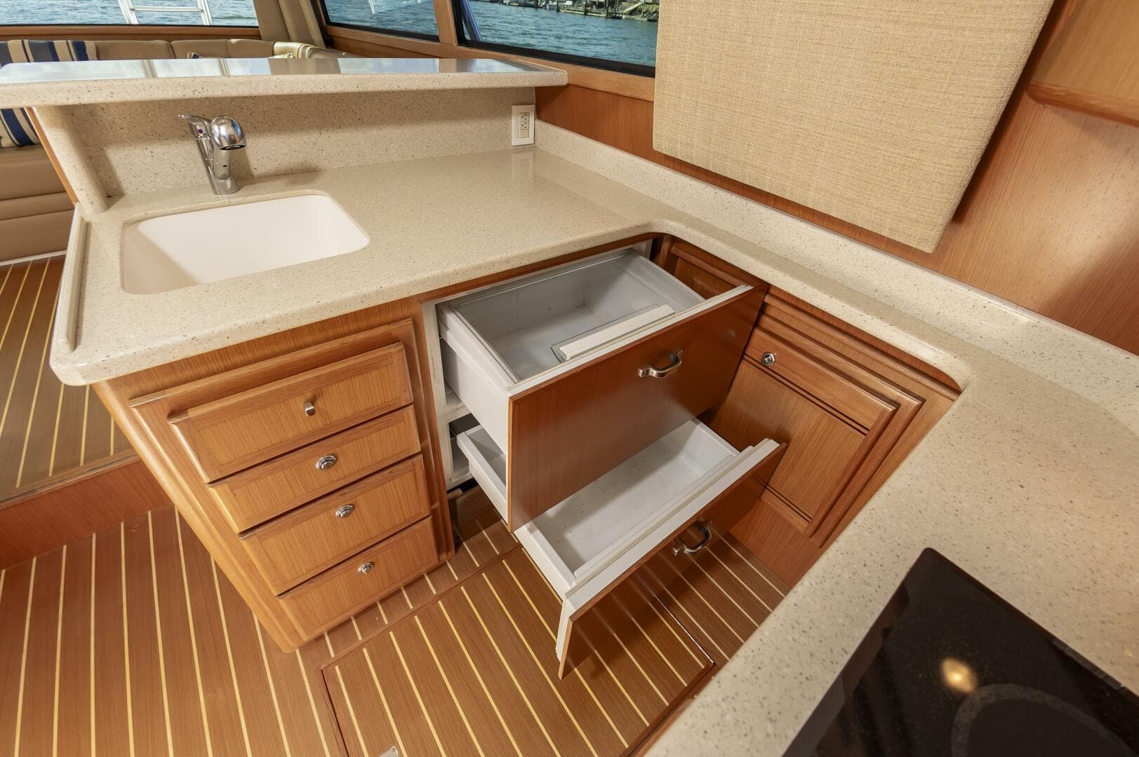 2008 Cabo 43 Convertible — photo 33