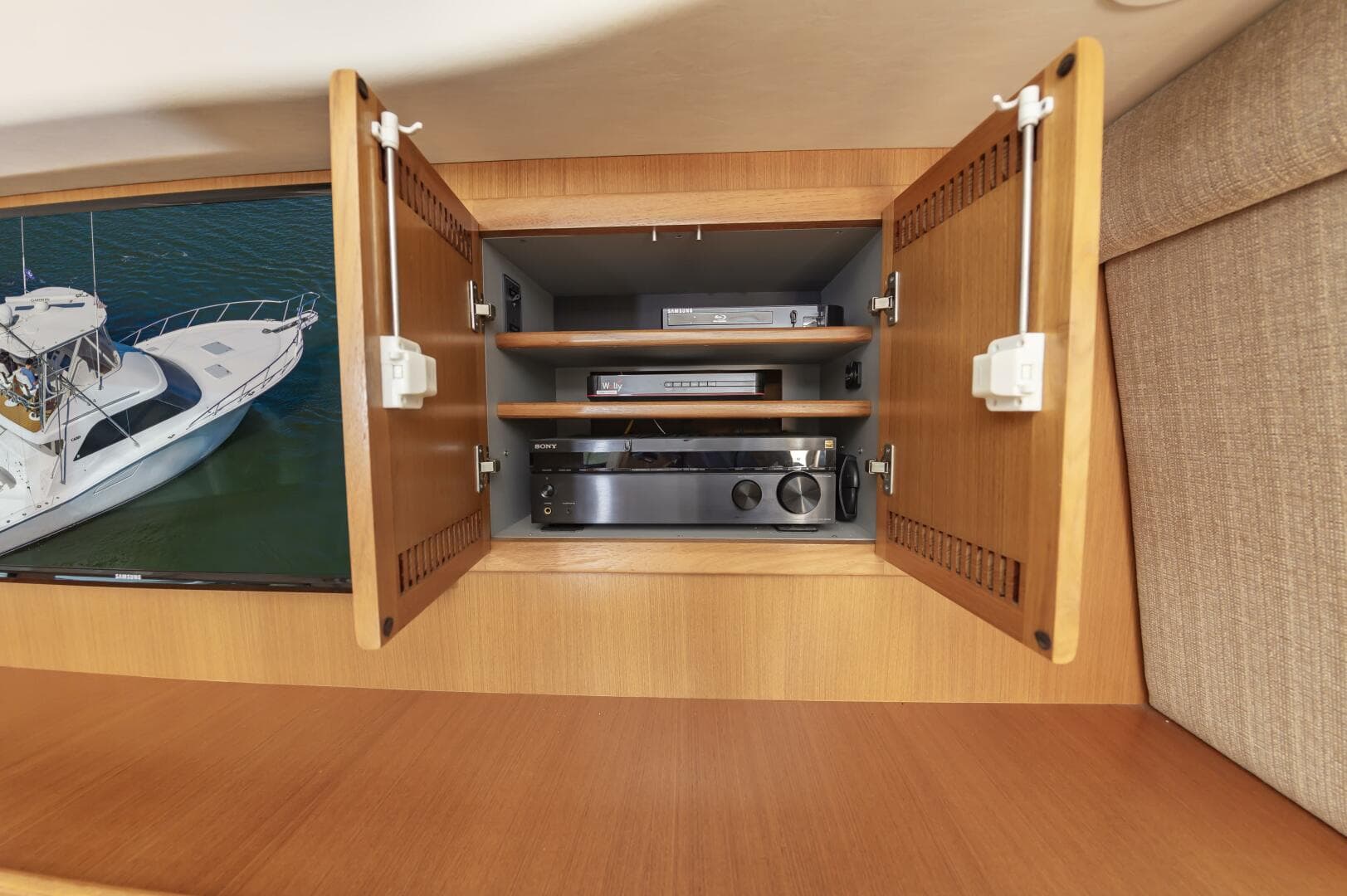 2008 Cabo 43 Convertible — photo 27