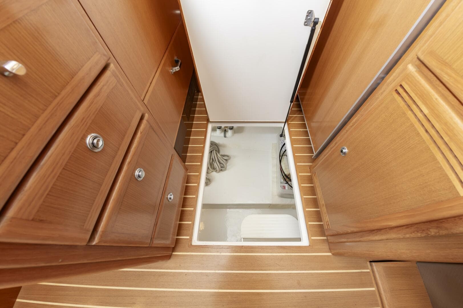 2008 Cabo 43 Convertible — photo 36