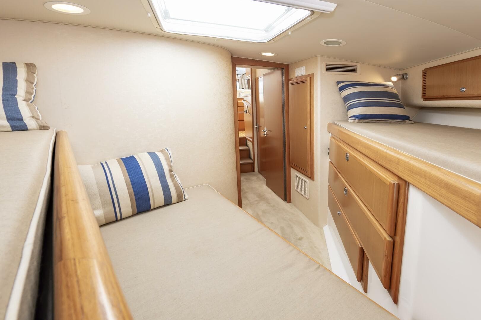 2008 Cabo 43 Convertible — photo 49