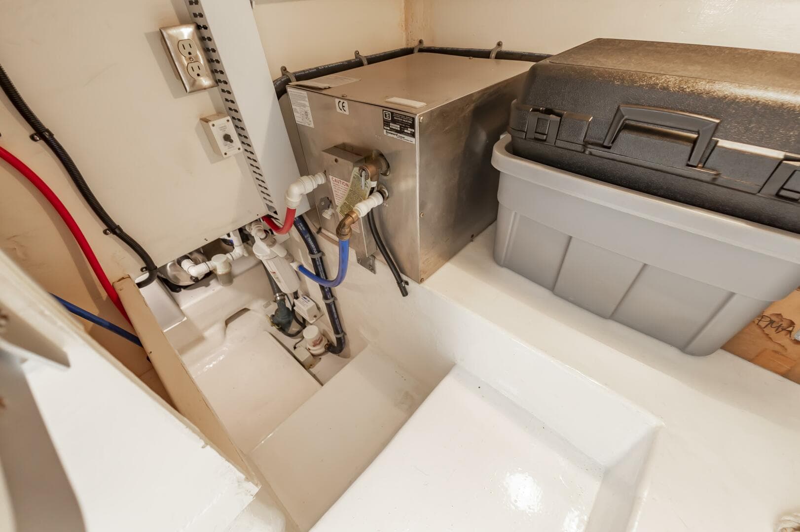 2008 Cabo 43 Convertible — photo 38