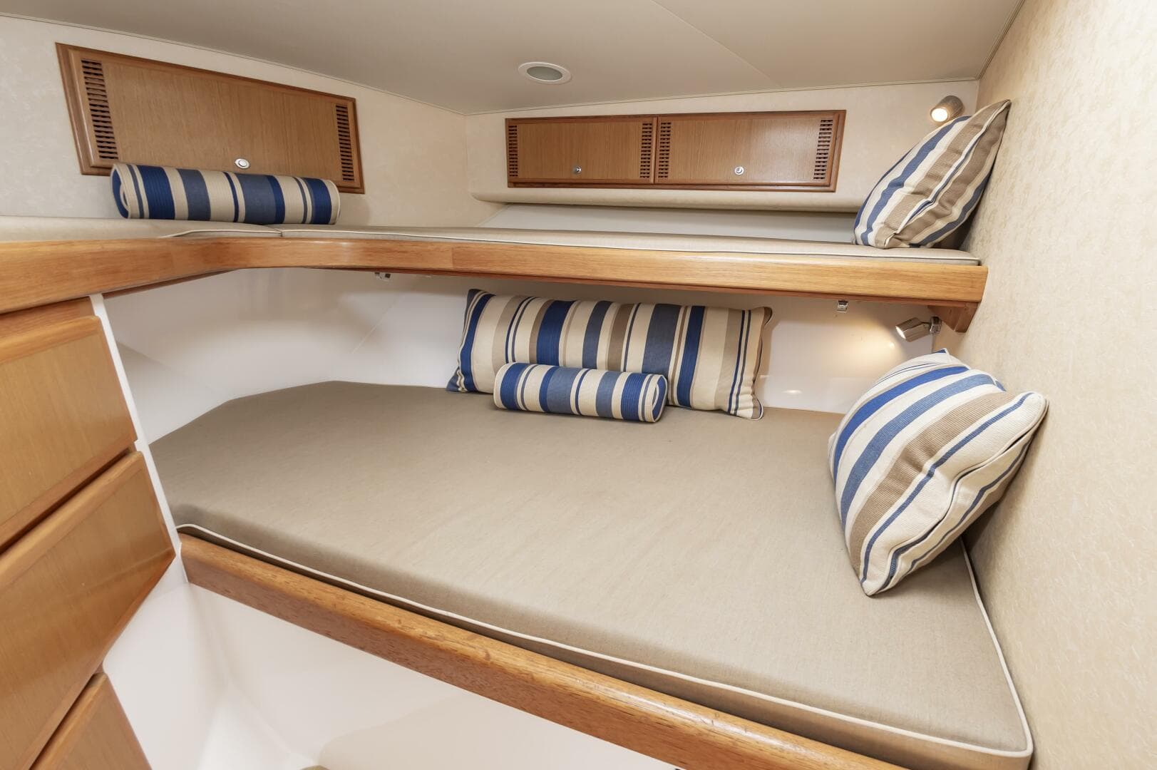 2008 Cabo 43 Convertible — photo 48