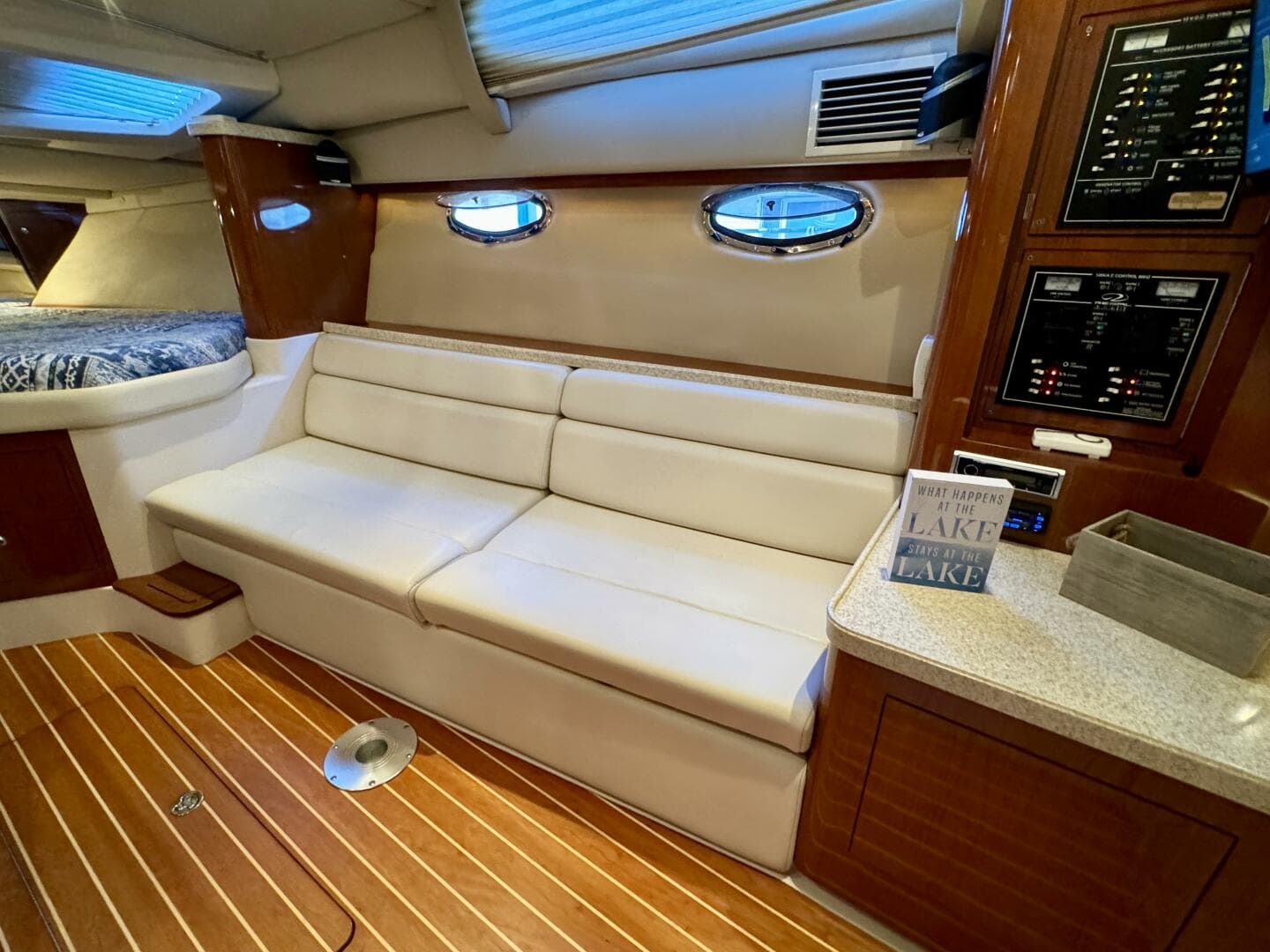 2006 Regal 3360 Window Express — photo 33