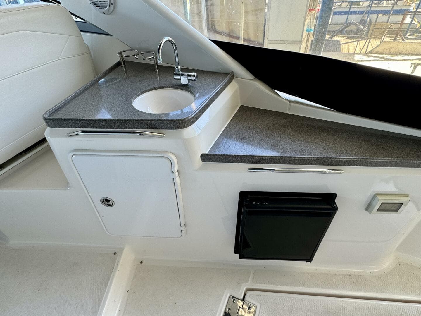 2006 Regal 3360 Window Express — photo 11