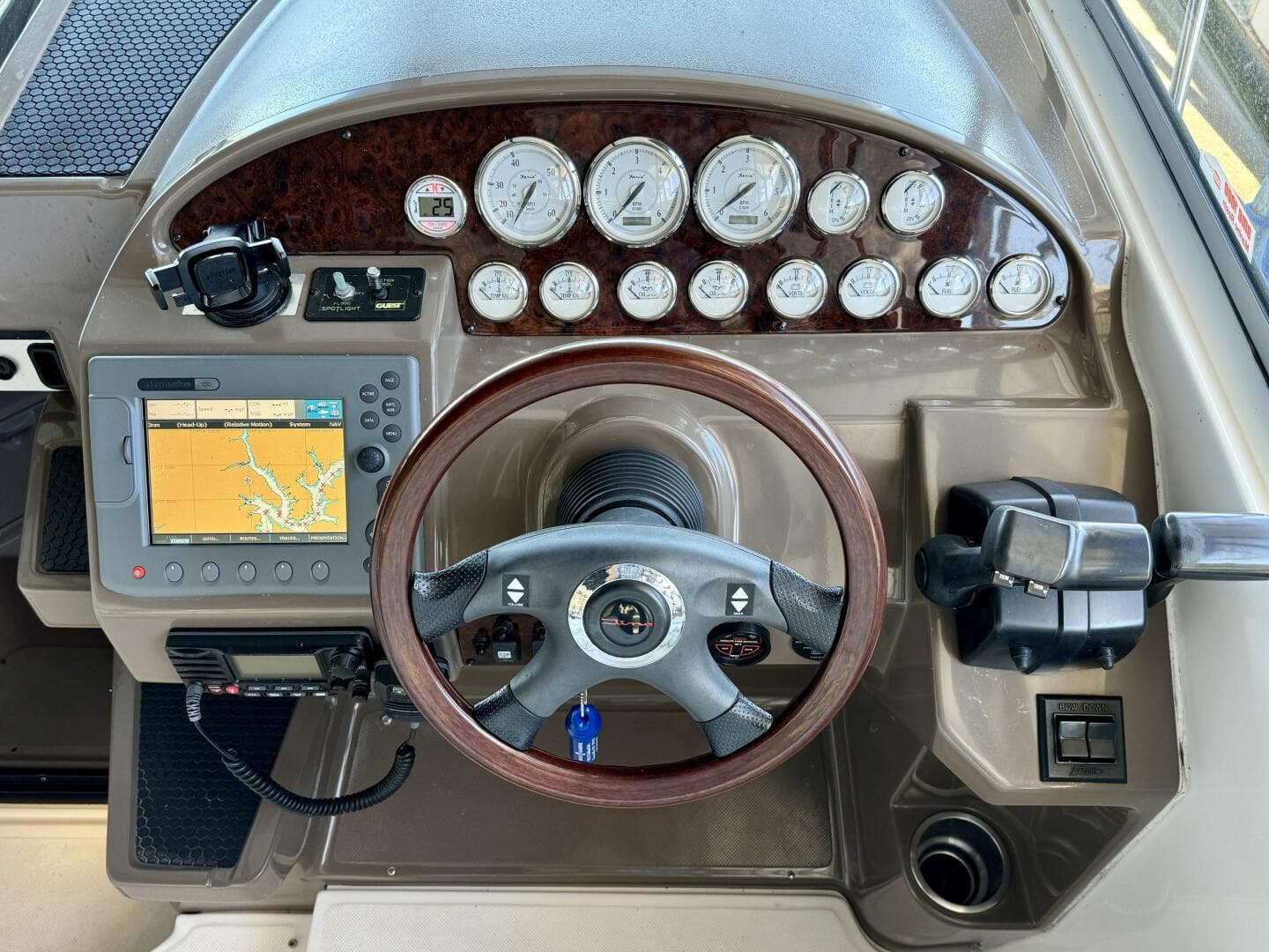 2006 Regal 3360 Window Express — photo 16