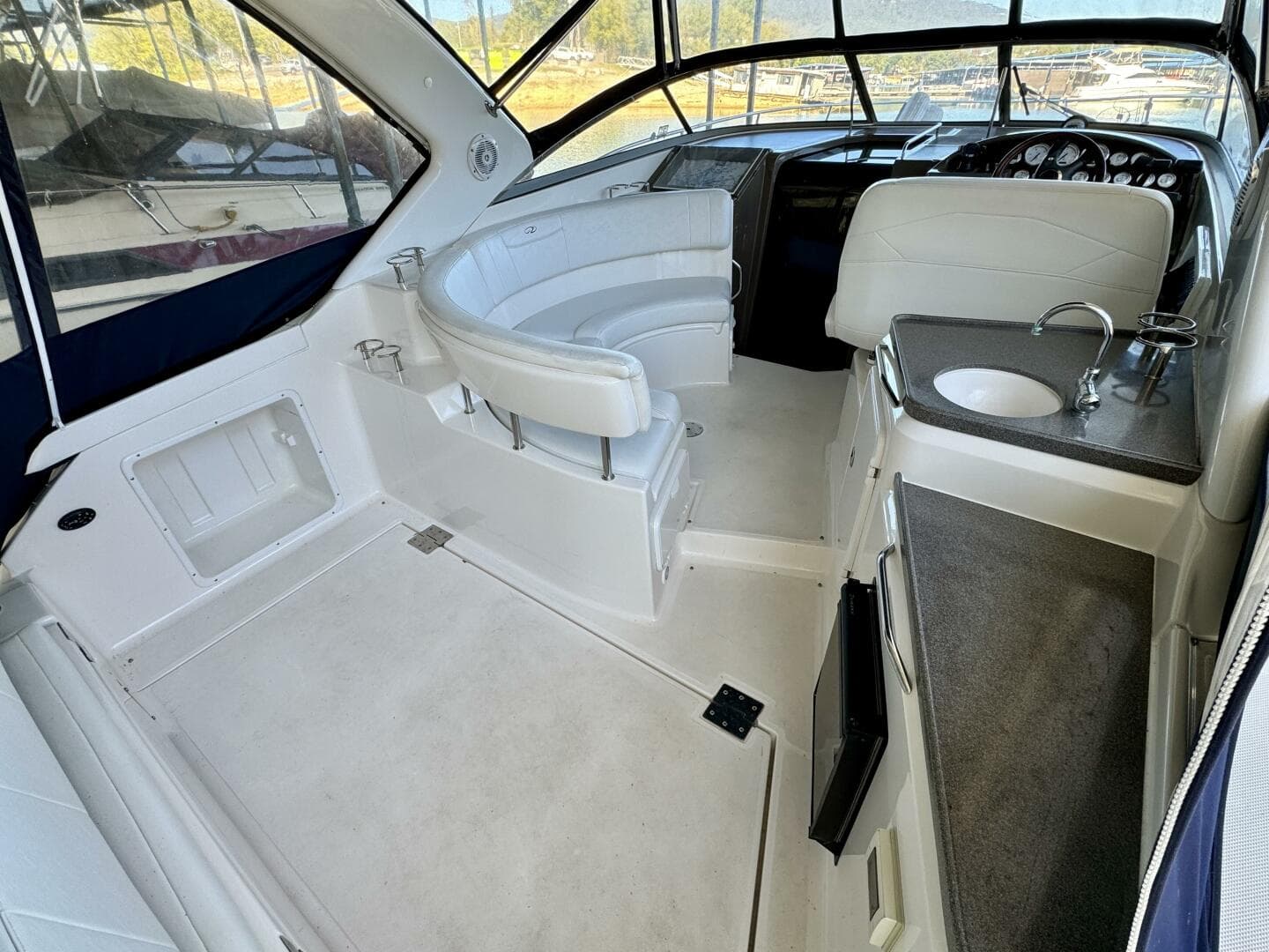 2006 Regal 3360 Window Express — photo 10