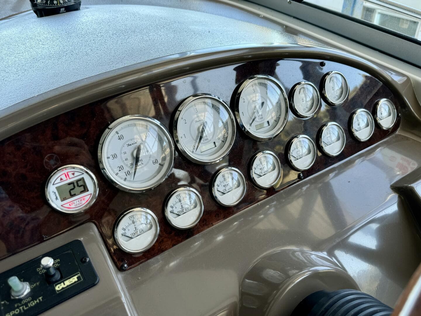 2006 Regal 3360 Window Express — photo 17