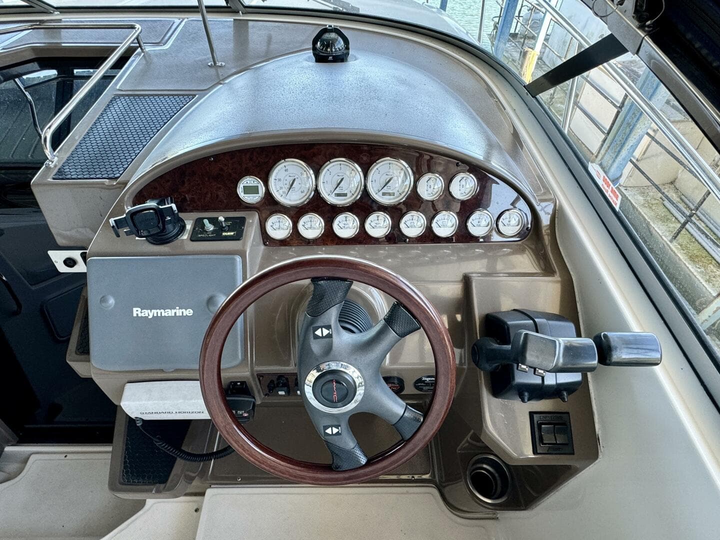 2006 Regal 3360 Window Express — photo 15