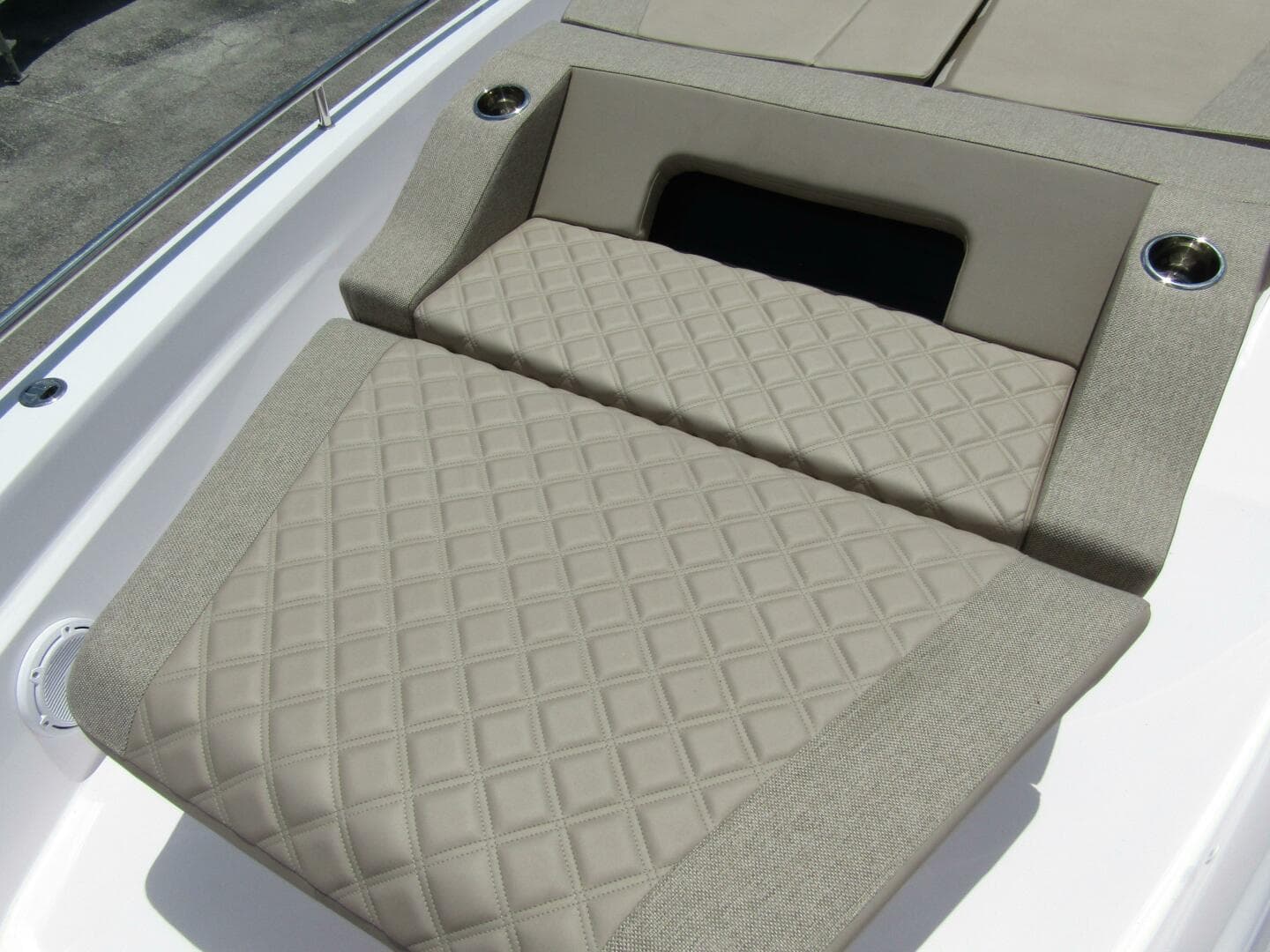 2024 Axopar 37 Sun Top — photo 27