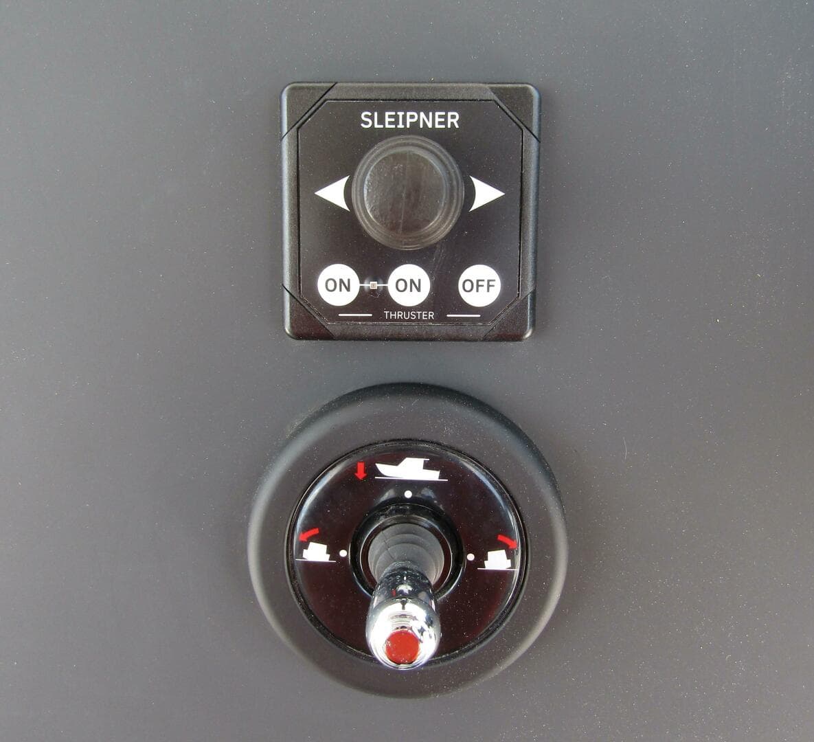 2024 Axopar 37 Sun Top — photo 35