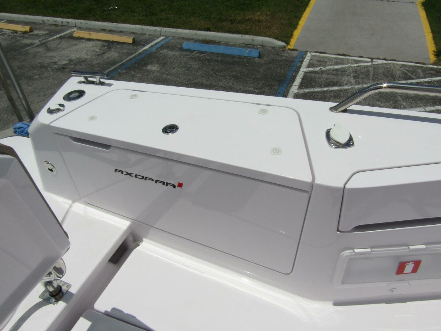 2024 Axopar 37 Sun Top — photo 16