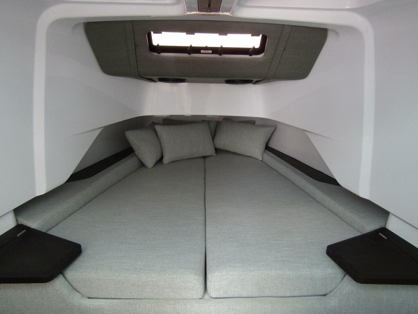 2024 Axopar 37 Sun Top — photo 32