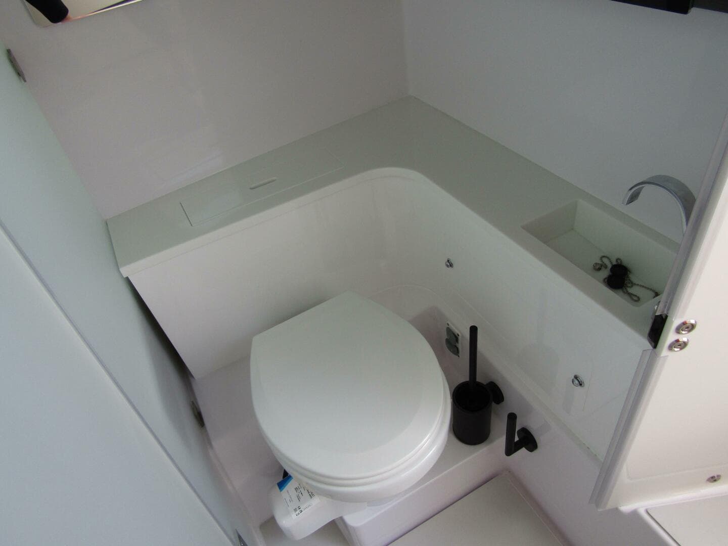 2024 Axopar 37 Sun Top — photo 30