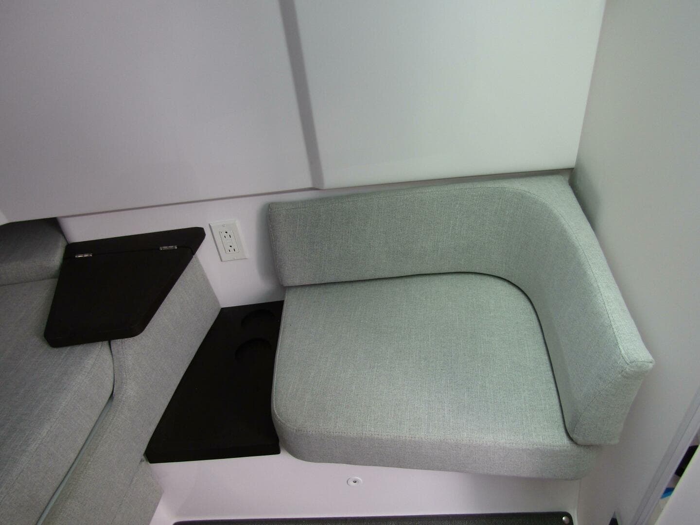 2024 Axopar 37 Sun Top — photo 33