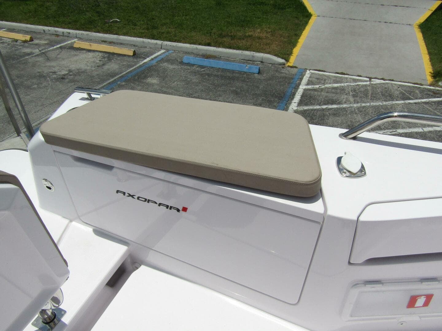 2024 Axopar 37 Sun Top — photo 34