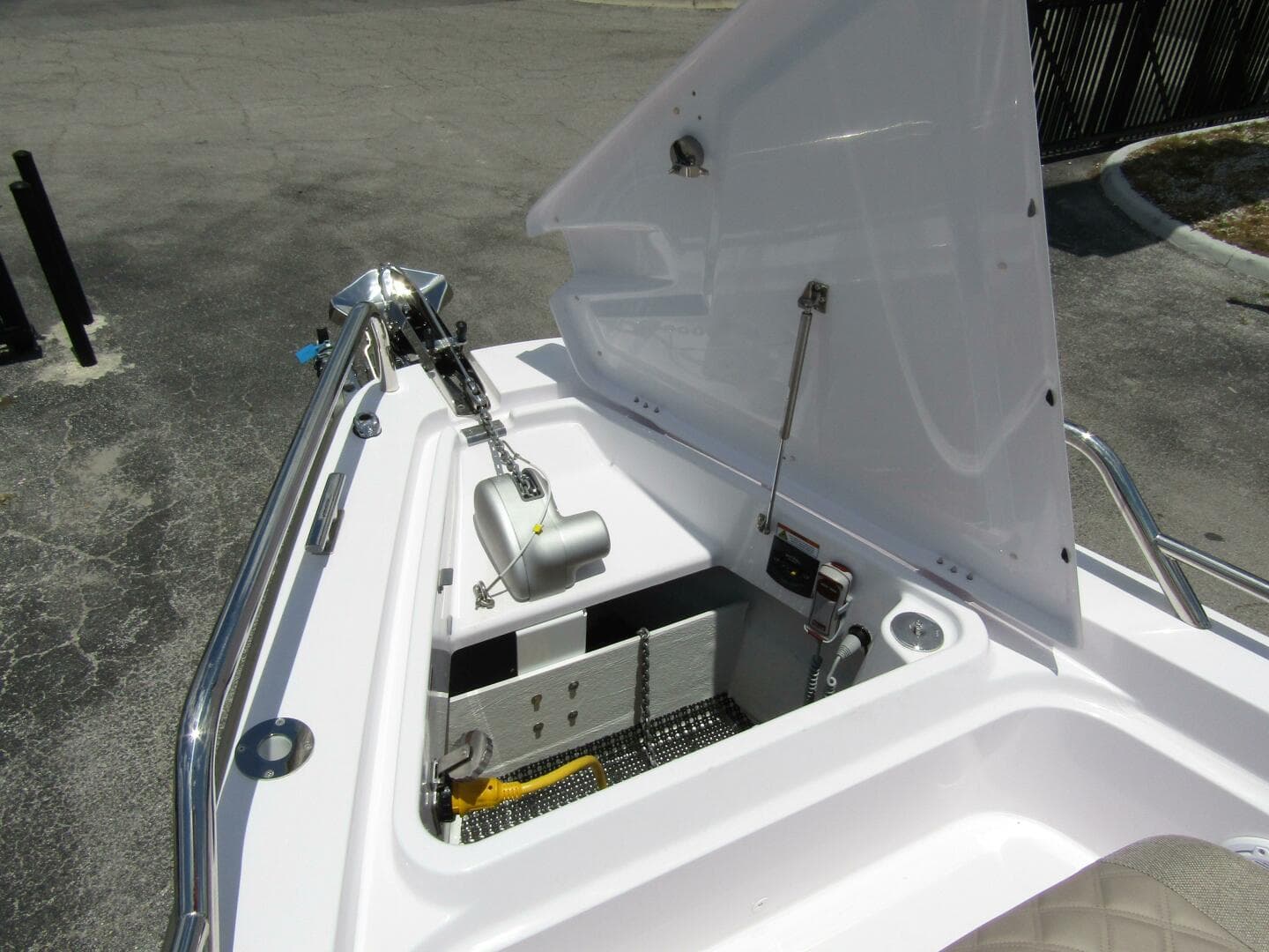 2024 Axopar 37 Sun Top — photo 25