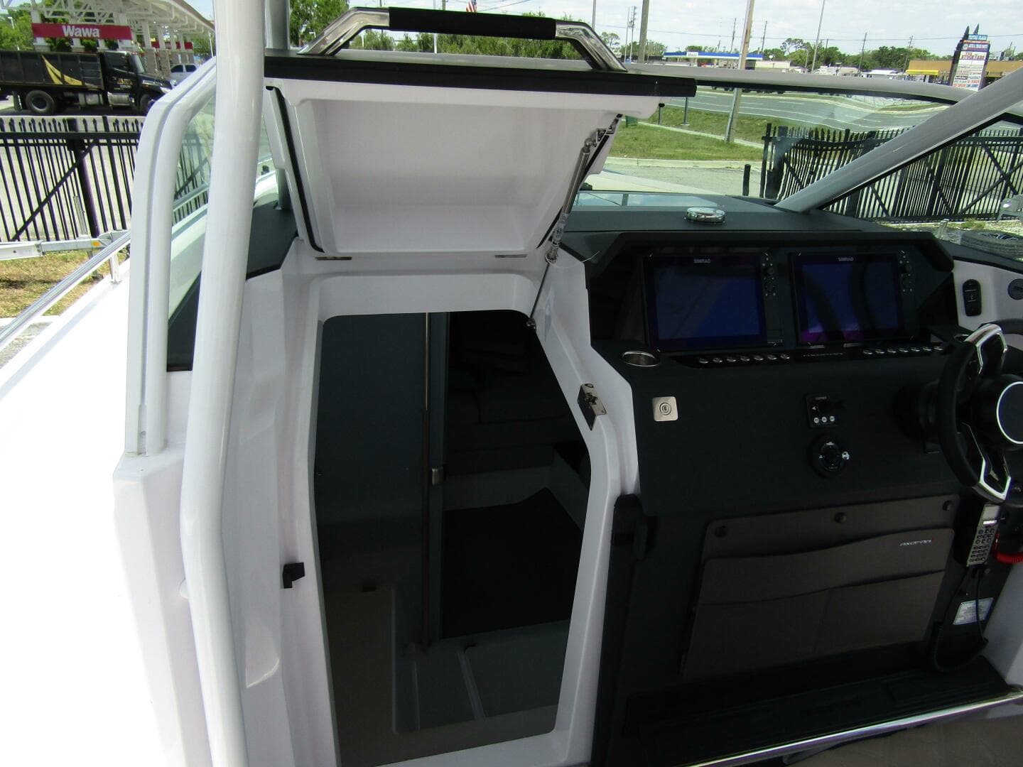 2024 Axopar 37 Sun Top — photo 28