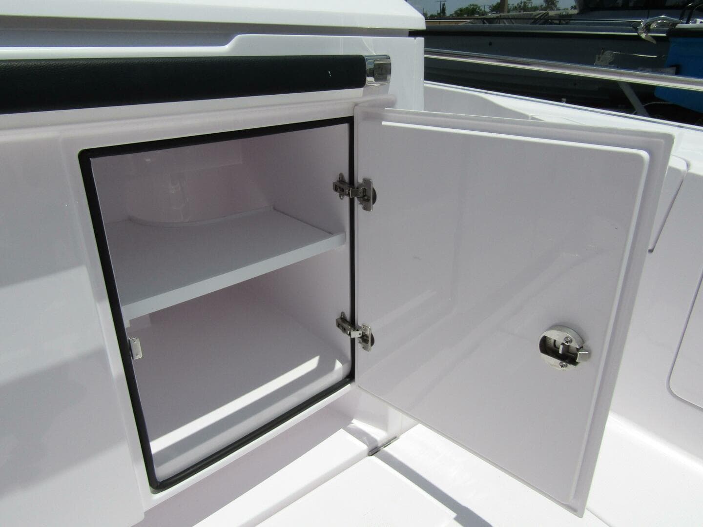 2024 Axopar 37 Sun Top — photo 20