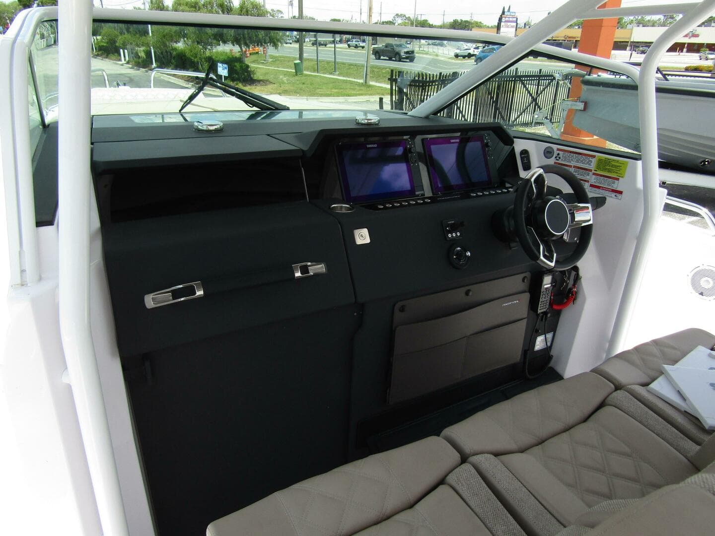 2024 Axopar 37 Sun Top — photo 11