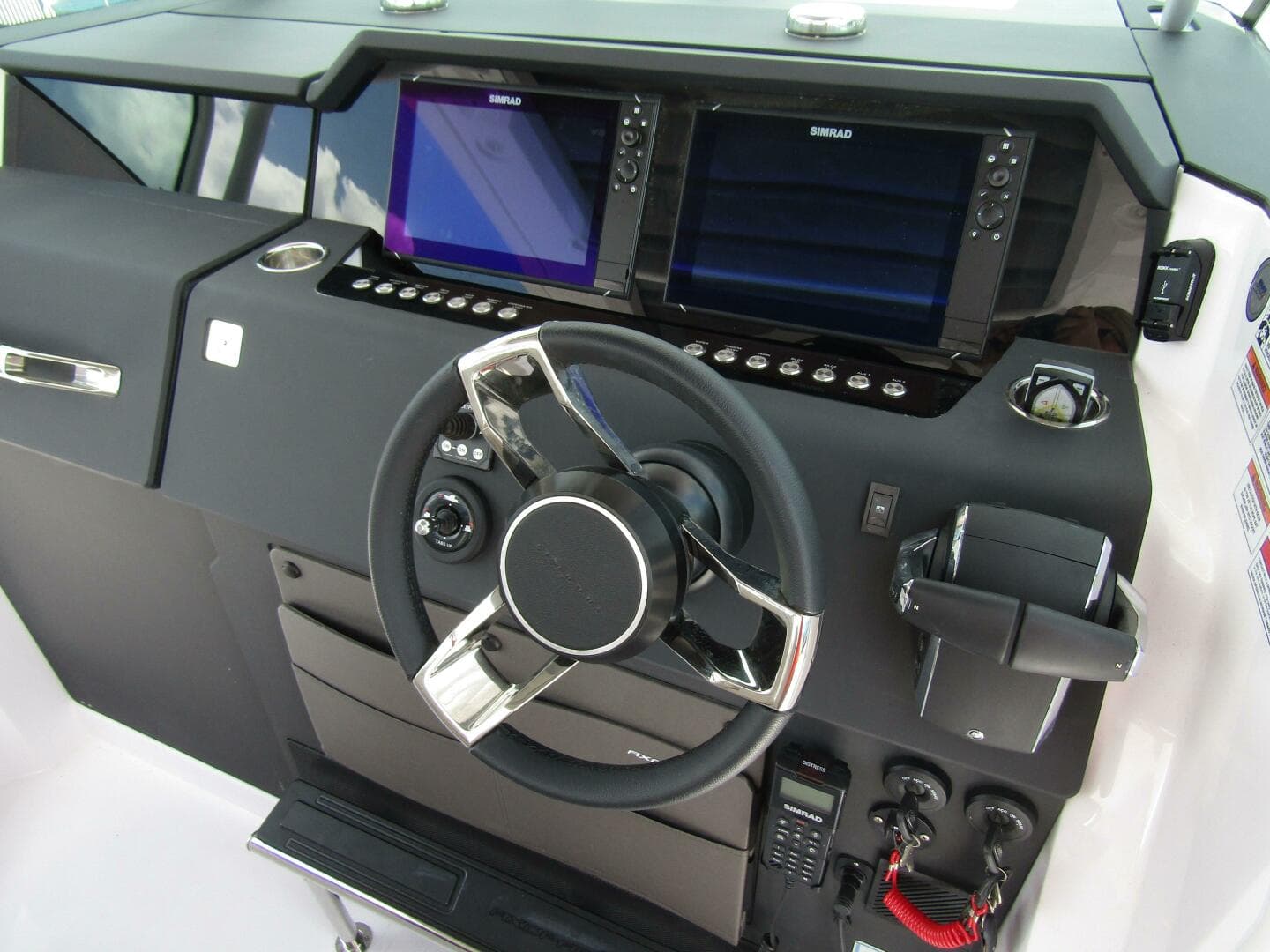 2024 Axopar 37 Sun Top — photo 12