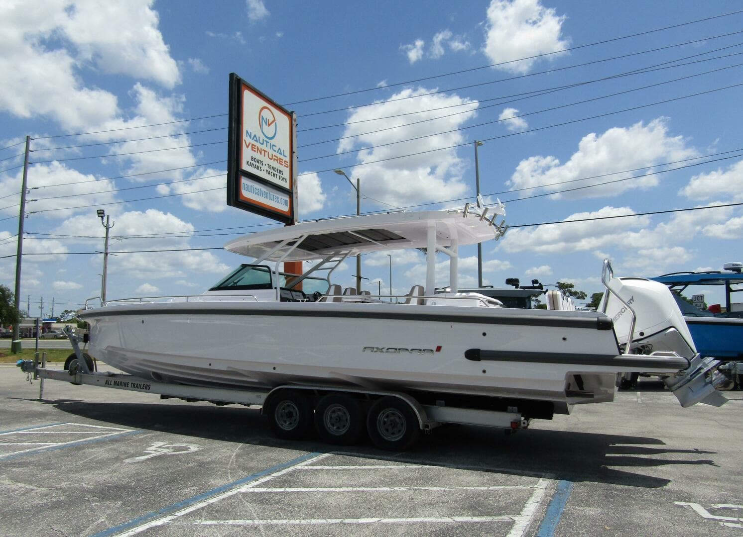 2024 Axopar 37 Sun Top — photo 2