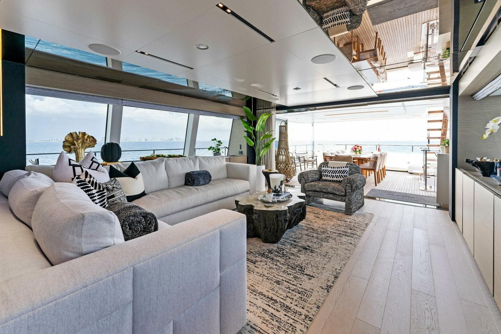 2024 Custom Line 33 Navetta — photo 46
