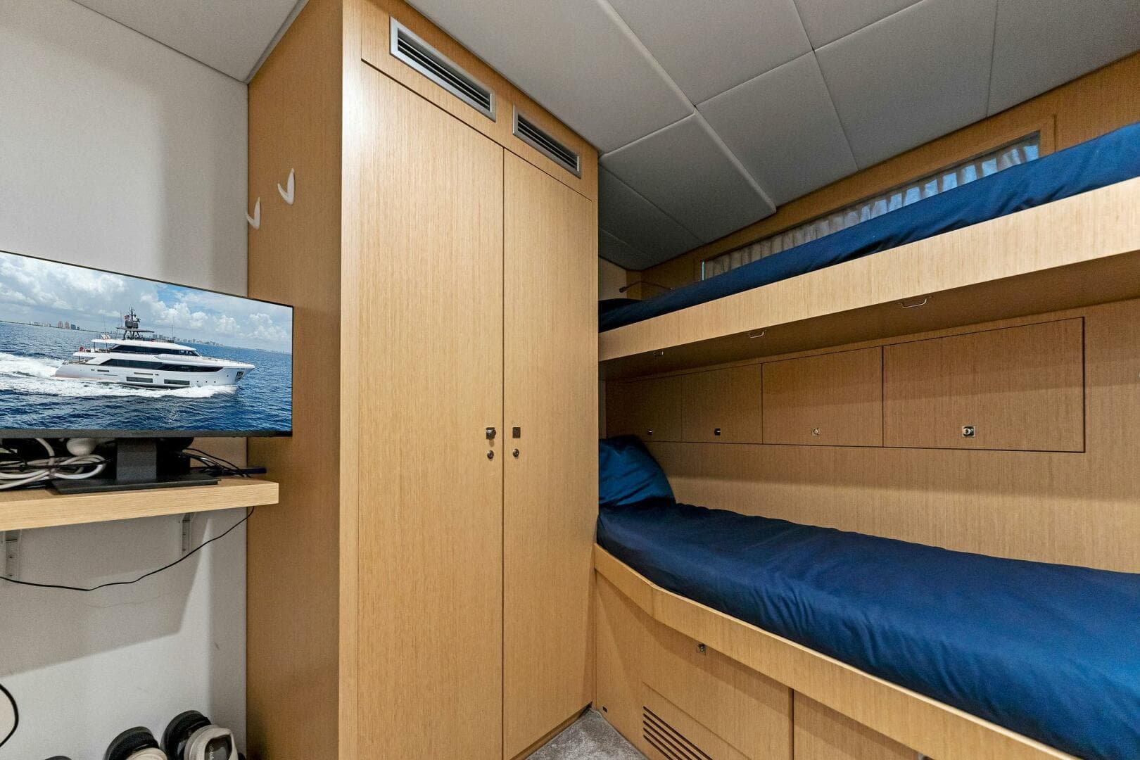 2024 Custom Line 33 Navetta — photo 103