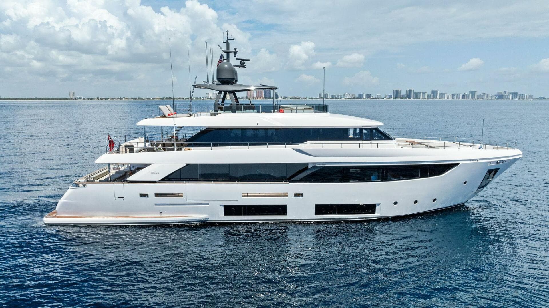 2024 Custom Line 33 Navetta — photo 8