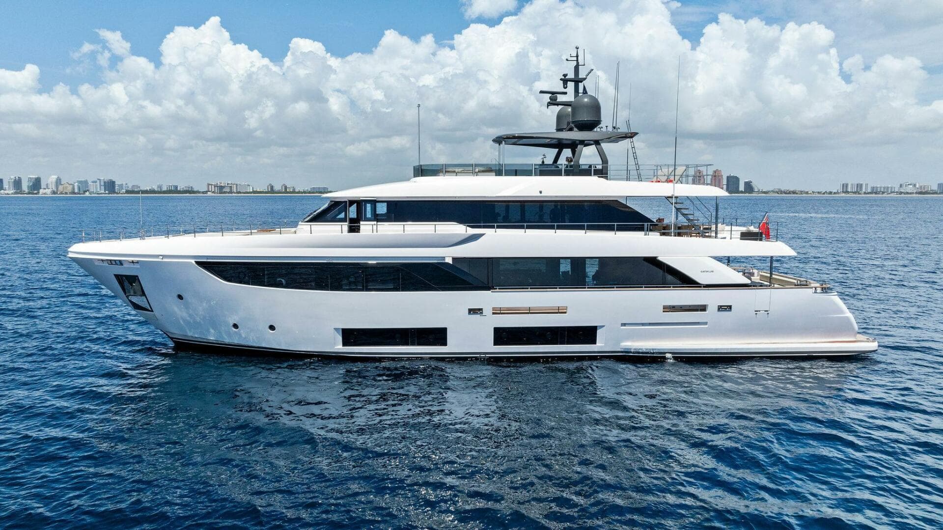 2024 Custom Line 33 Navetta — photo 6