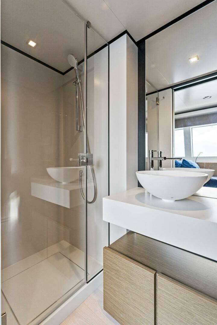 2024 Custom Line 33 Navetta — photo 96