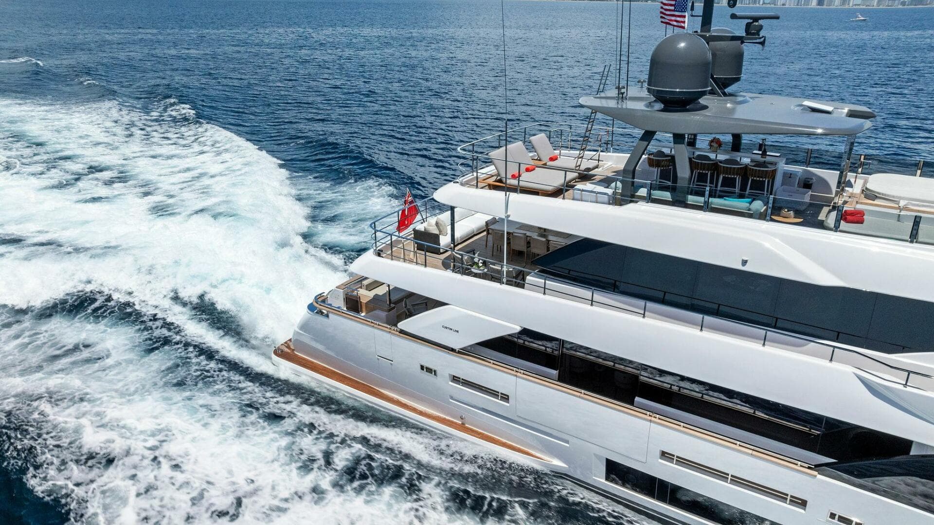 2024 Custom Line 33 Navetta — photo 4