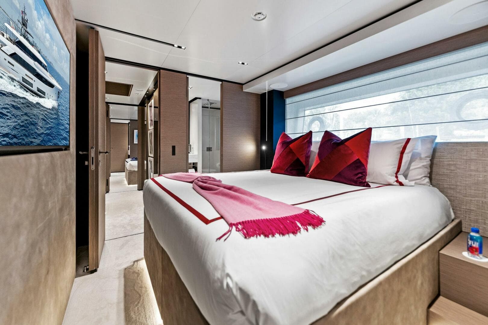 2024 Custom Line 33 Navetta — photo 79