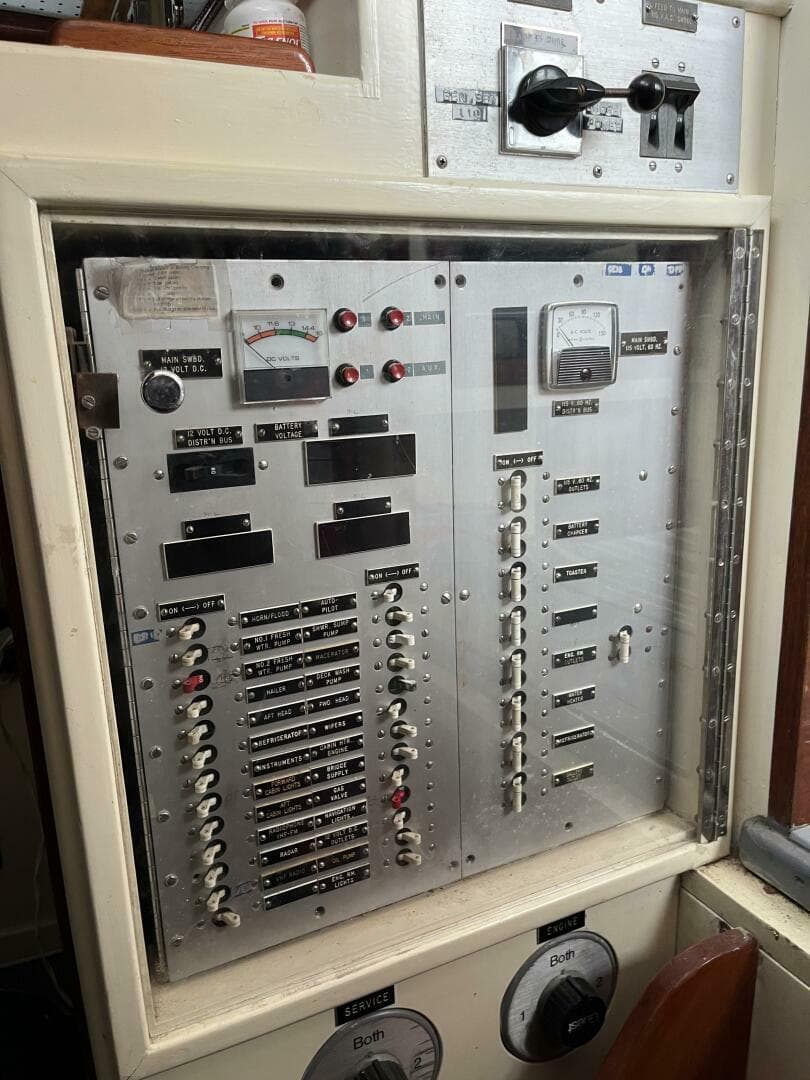 1976 Bass Harbor Boat Co Flybridge Cruiser — photo 11