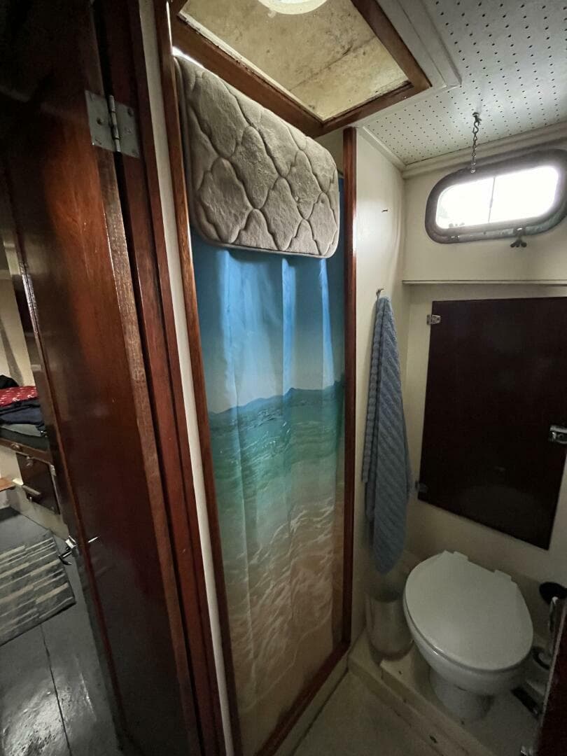 1976 Bass Harbor Boat Co Flybridge Cruiser — photo 16