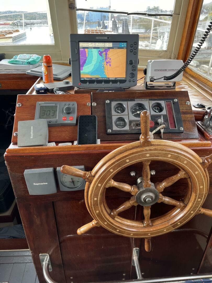 1976 Bass Harbor Boat Co Flybridge Cruiser — photo 6