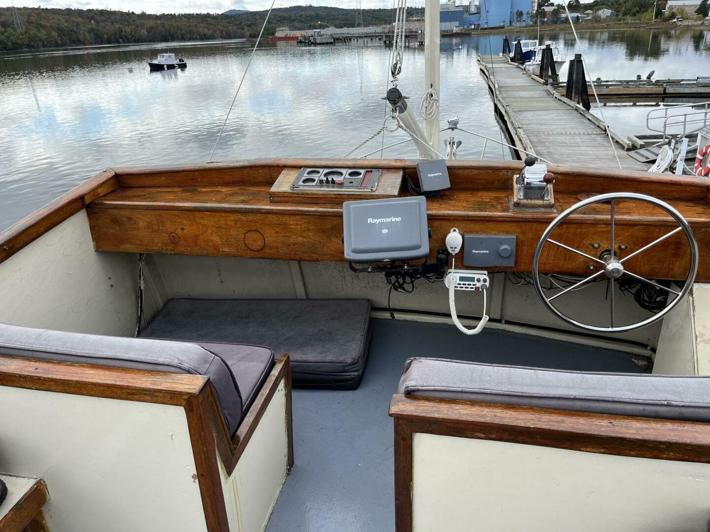 1976 Bass Harbor Boat Co Flybridge Cruiser — photo 4