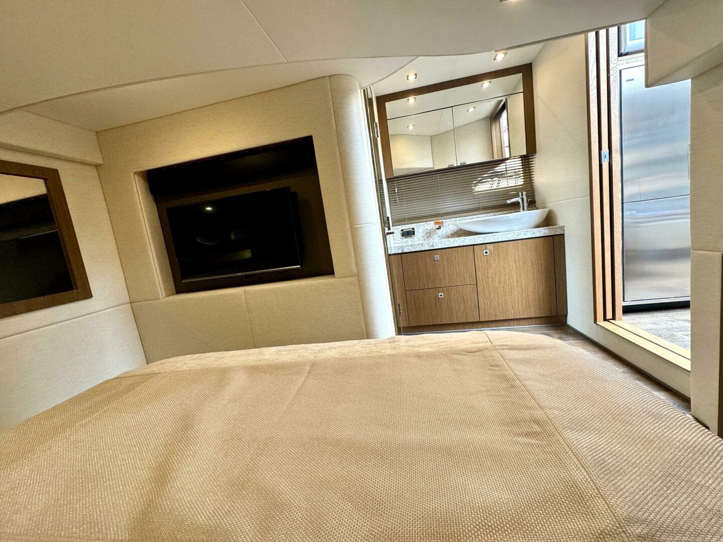 2017 Sea Ray 510 Sundancer — photo 39