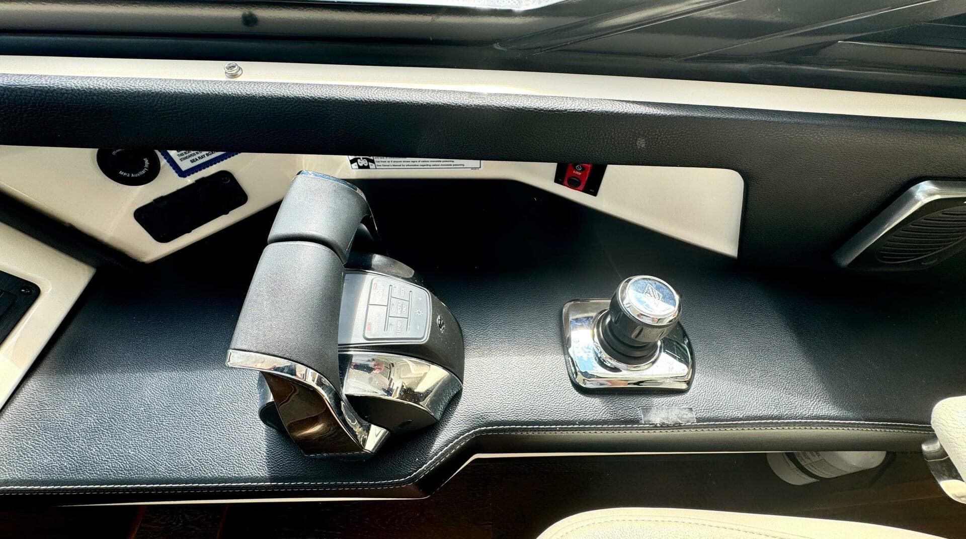 2017 Sea Ray 510 Sundancer — photo 11