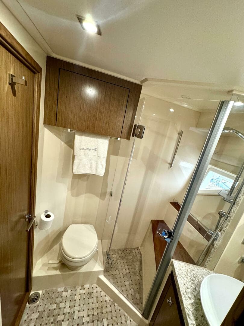 2017 Sea Ray 510 Sundancer — photo 47