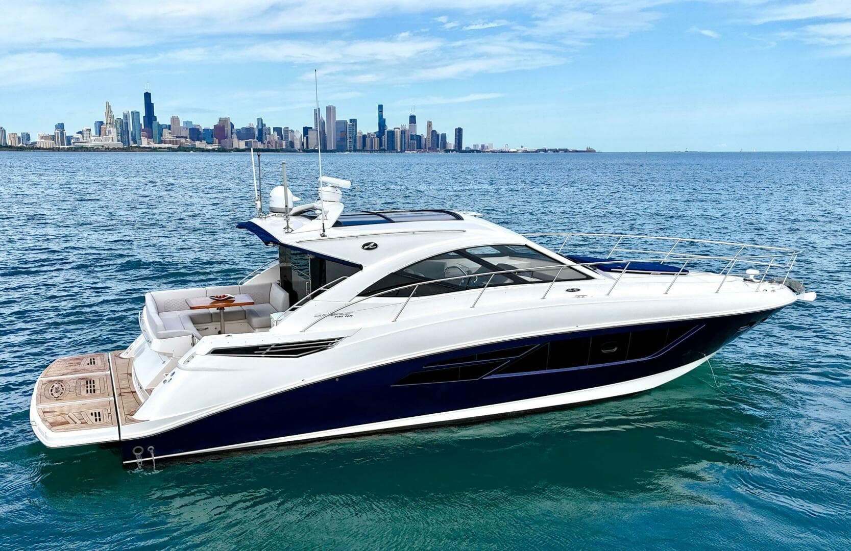 2017 Sea Ray 510 Sundancer — photo 1