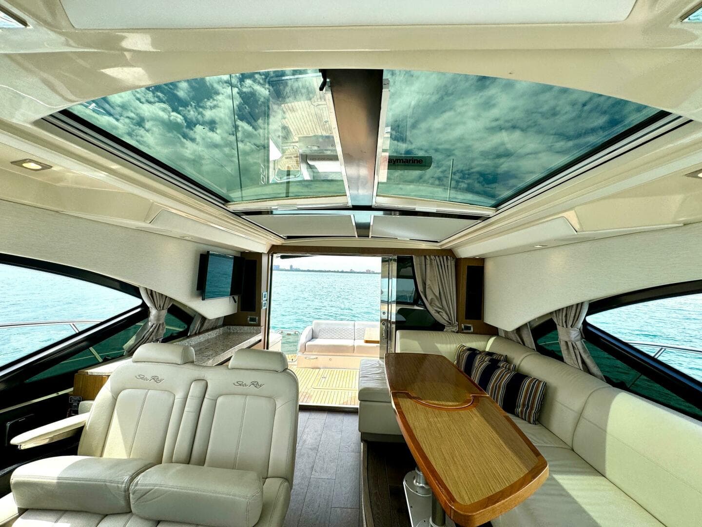 2017 Sea Ray 510 Sundancer — photo 57