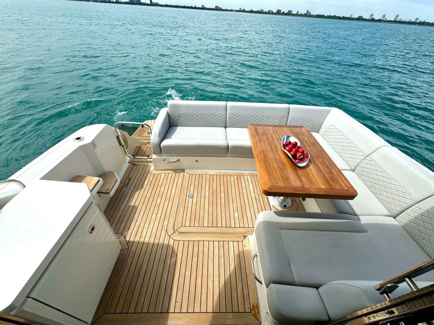 2017 Sea Ray 510 Sundancer — photo 3