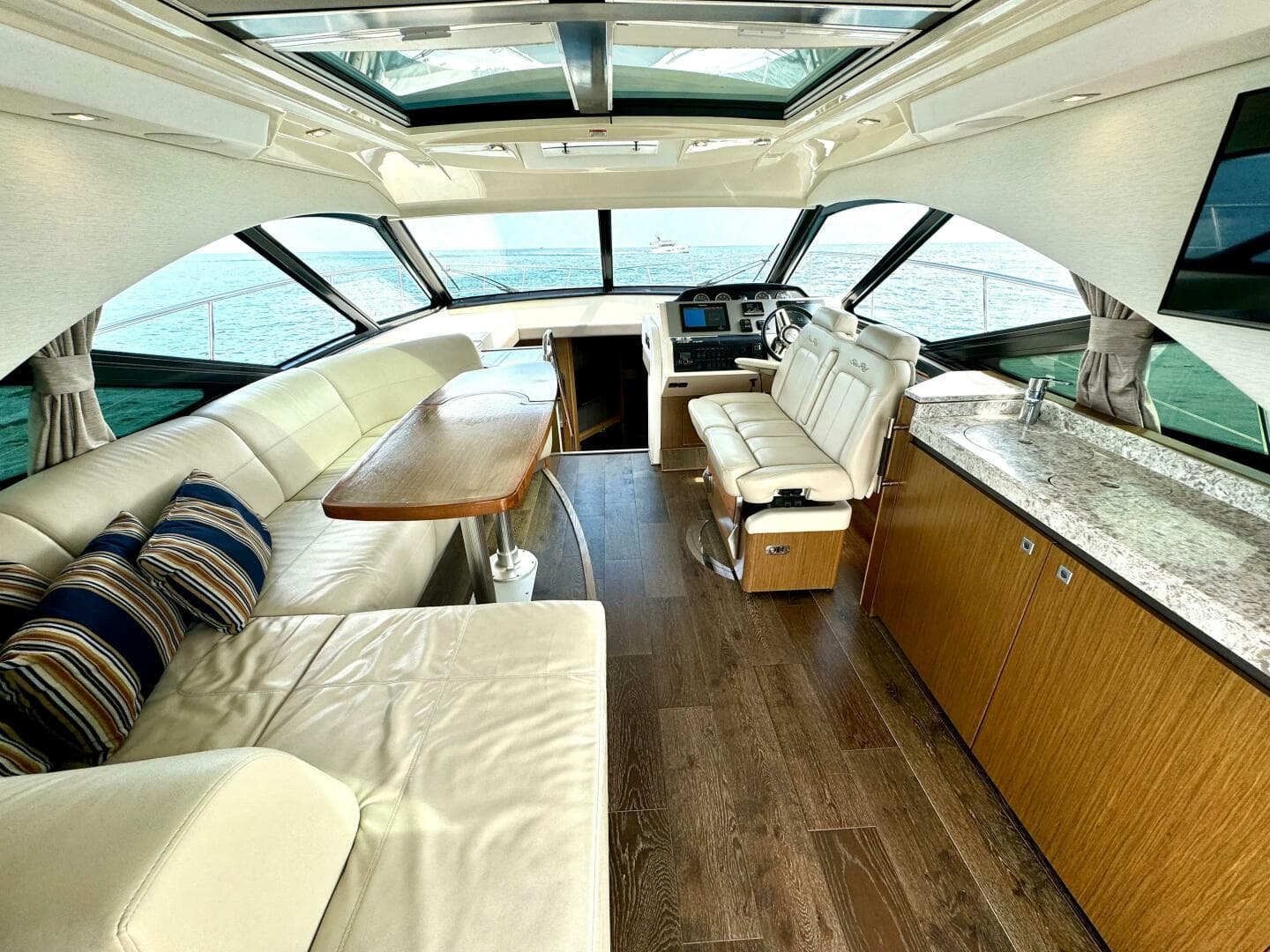2017 Sea Ray 510 Sundancer — photo 60