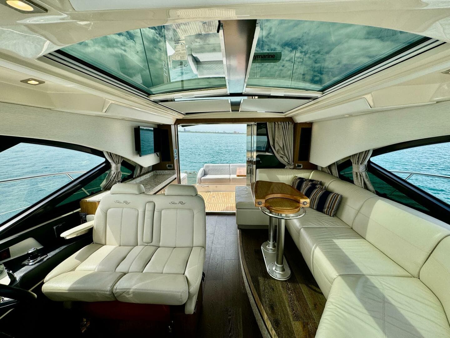 2017 Sea Ray 510 Sundancer — photo 19