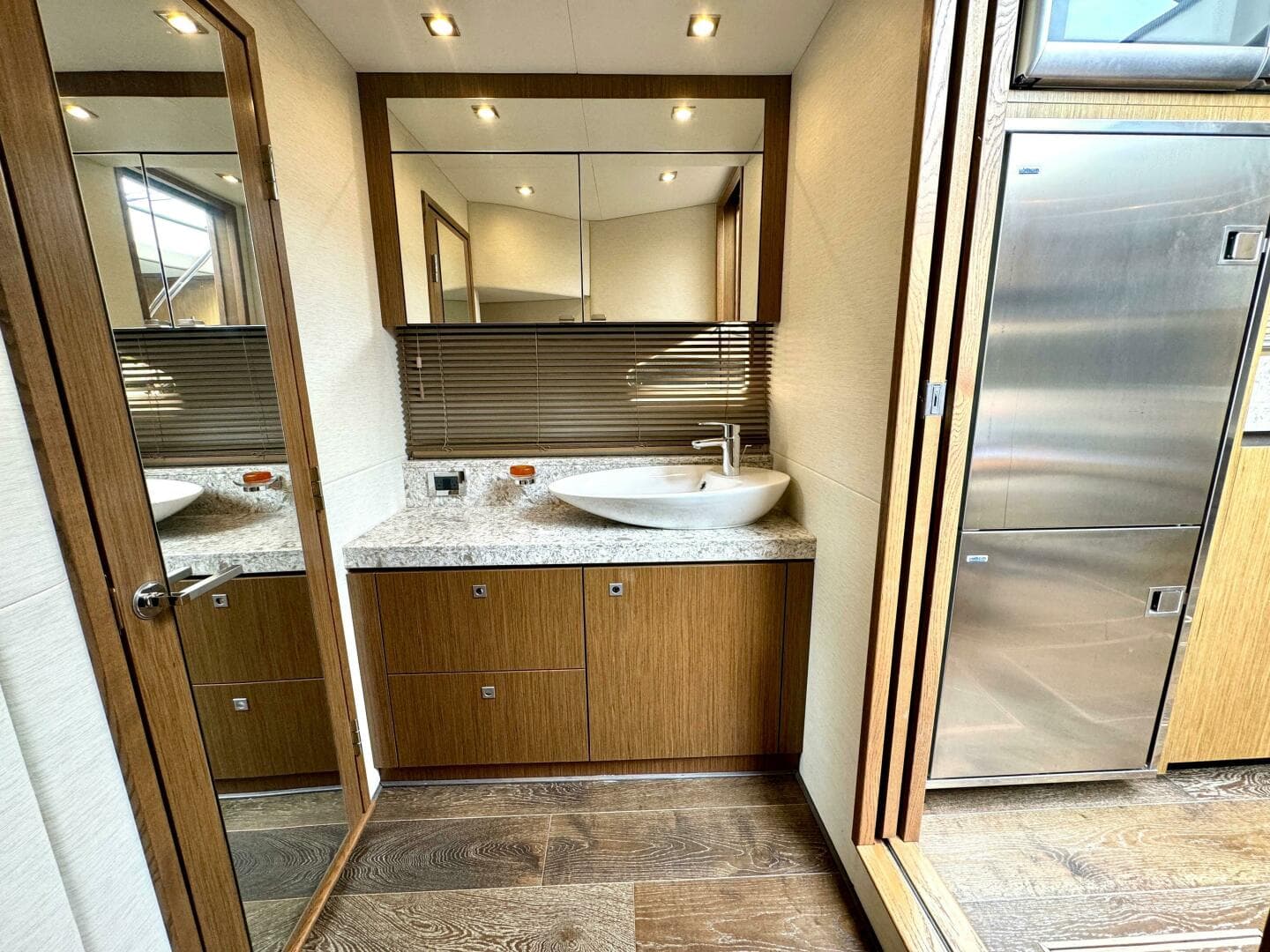 2017 Sea Ray 510 Sundancer — photo 41